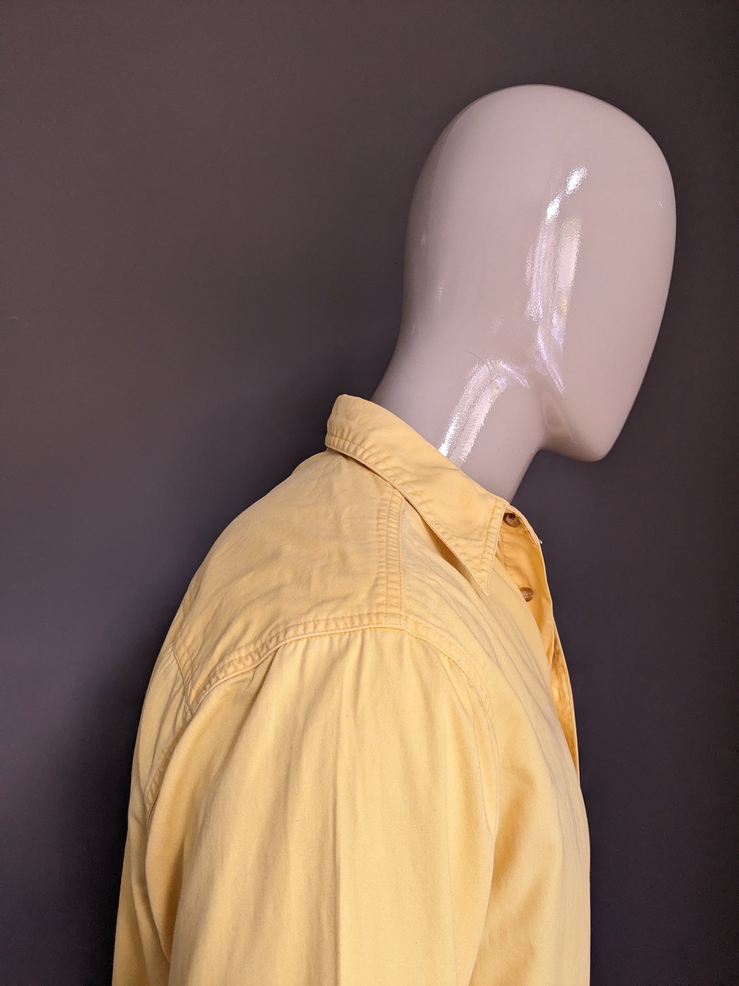 Vintage Canda overhemd. Geel gekleurd. Maat XL.