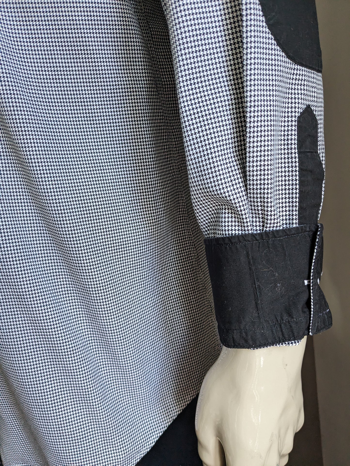 Camicia Blumfontain con patch di gomito. Motivo in bianco e nero. Dimensione 2xl / xxl.
