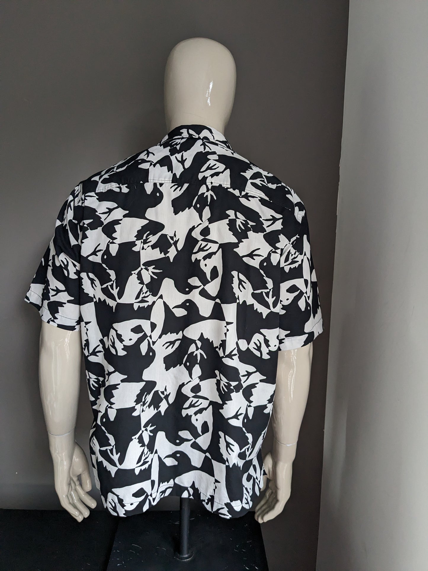 H&M overhemd korte mouw. Zwart Witte vogel print. Maat L. Relaxed Fit.