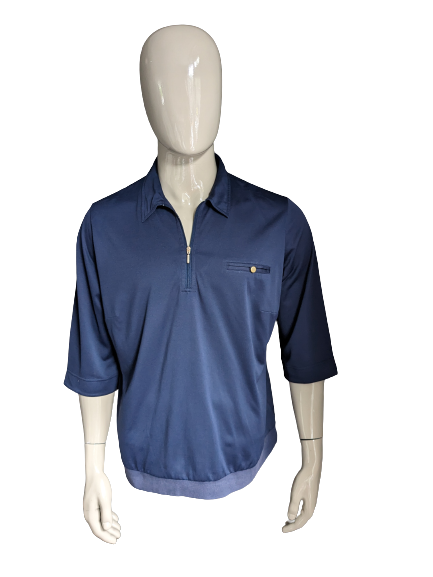 Vintage-Polo mit Gummiband und Reißverschluss und 3/4-Ärmeln. Dunkelblau gefärbt. Größe XL.