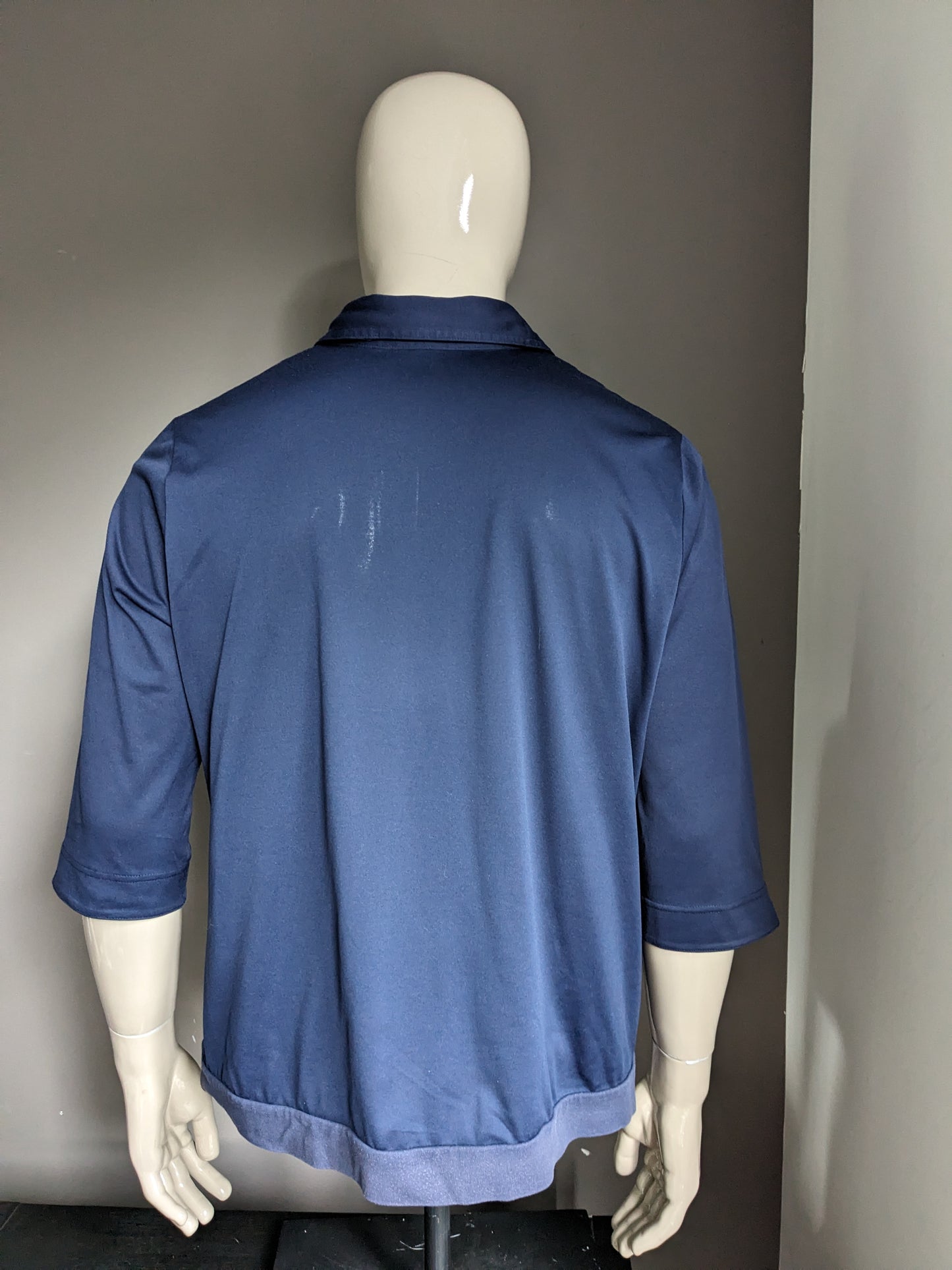 Vintage polo with elastic band and zipper and 3/4th sleeves. Dark blue colored. Size XL.