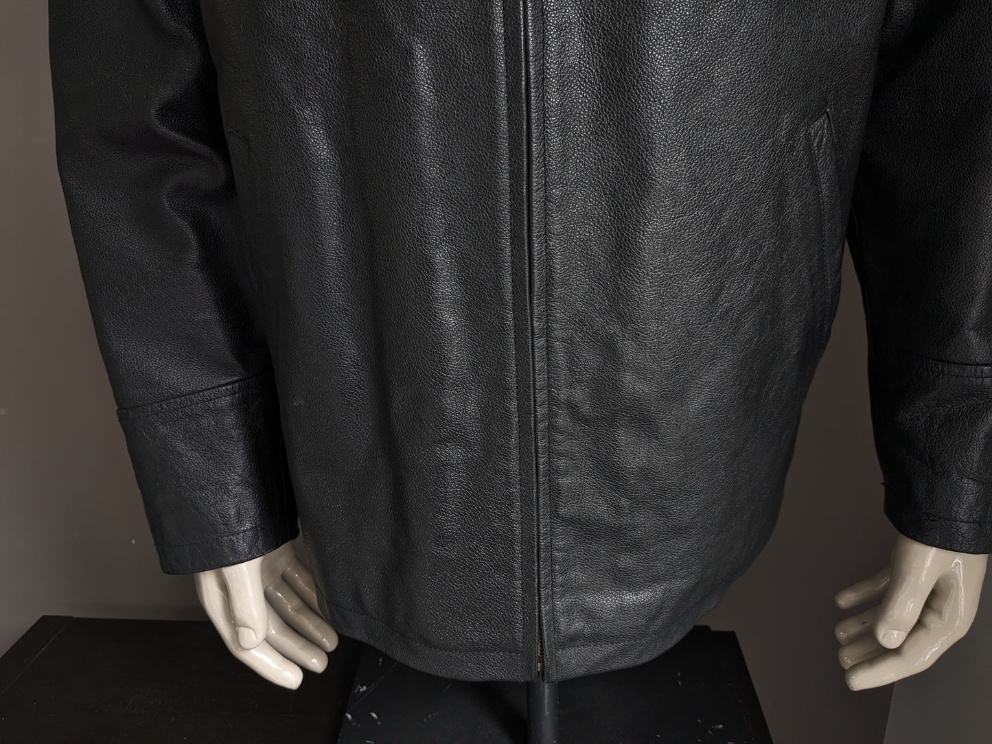 Giacca / giacca in pelle di rivoluzione. Colorato nero. Taglia L.