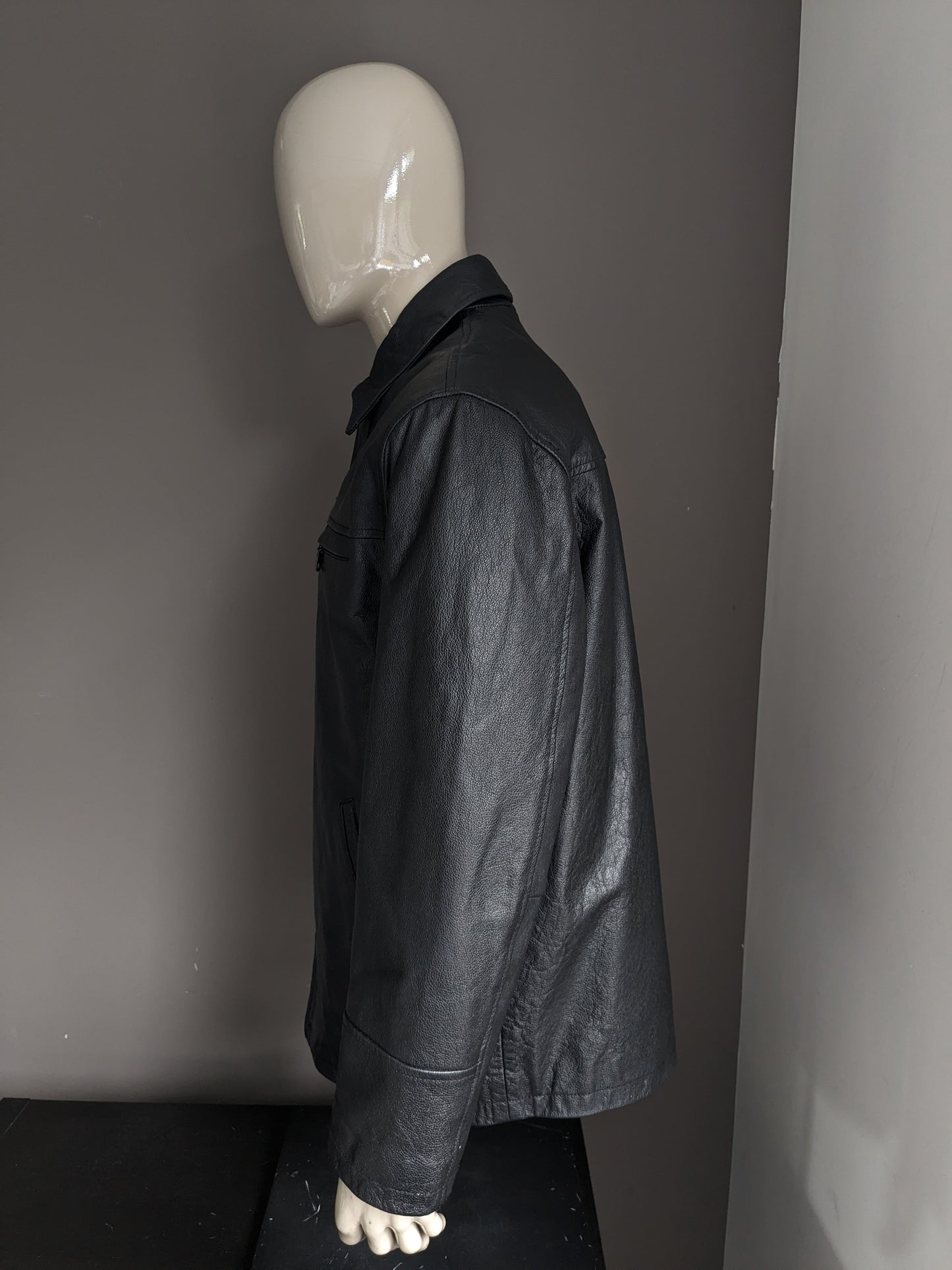 Revolution leather jacket / jacket. Black colored. Size L.
