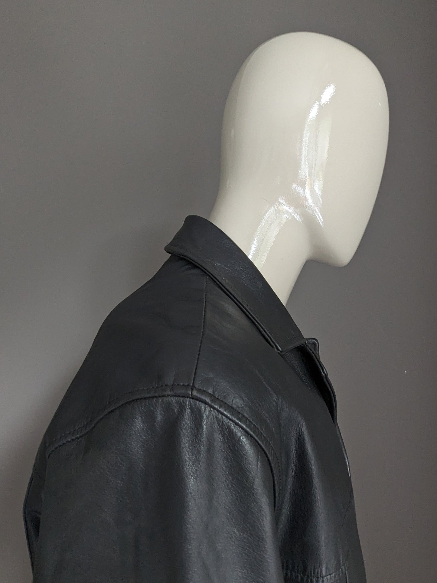 Leather jacket / jacket with buttons. Black colored. Size XL.