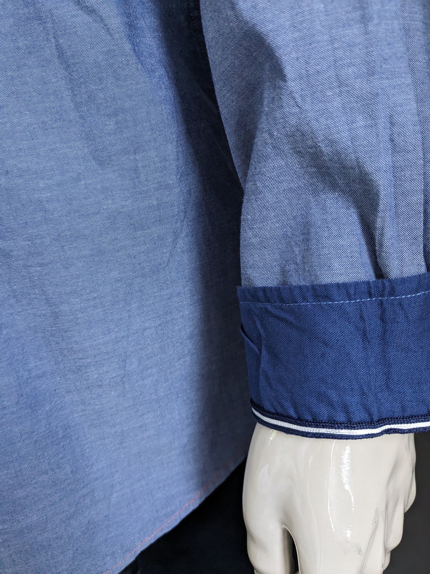 Schneider & Sohn -Shirt. Blau gemischt mit Anwendungen. Größe 2xl / xxl.