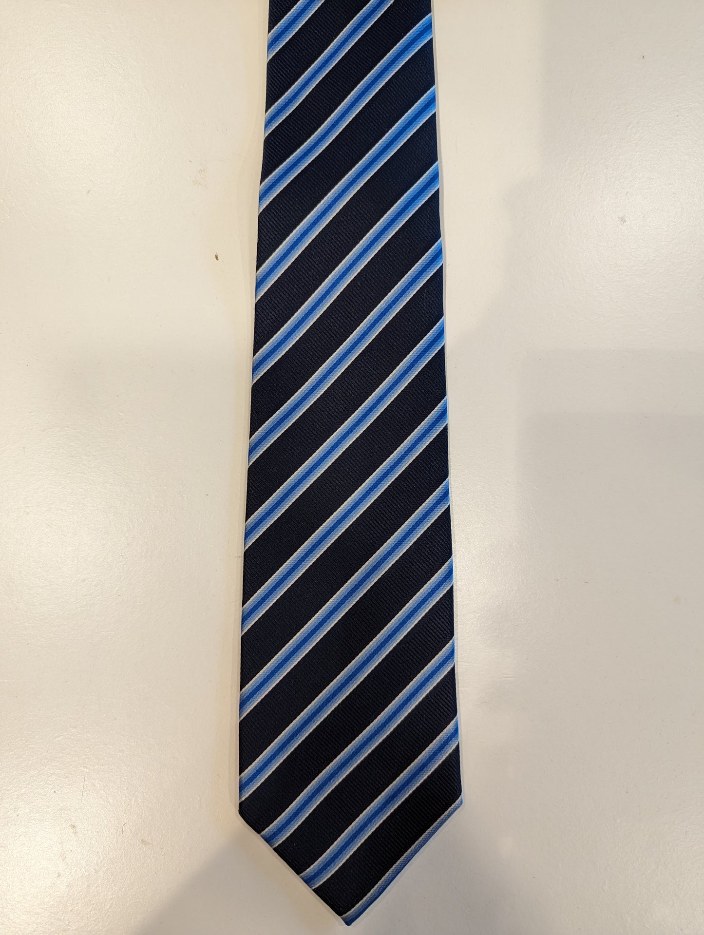 George polyester stropdas. Blauw gestreept
