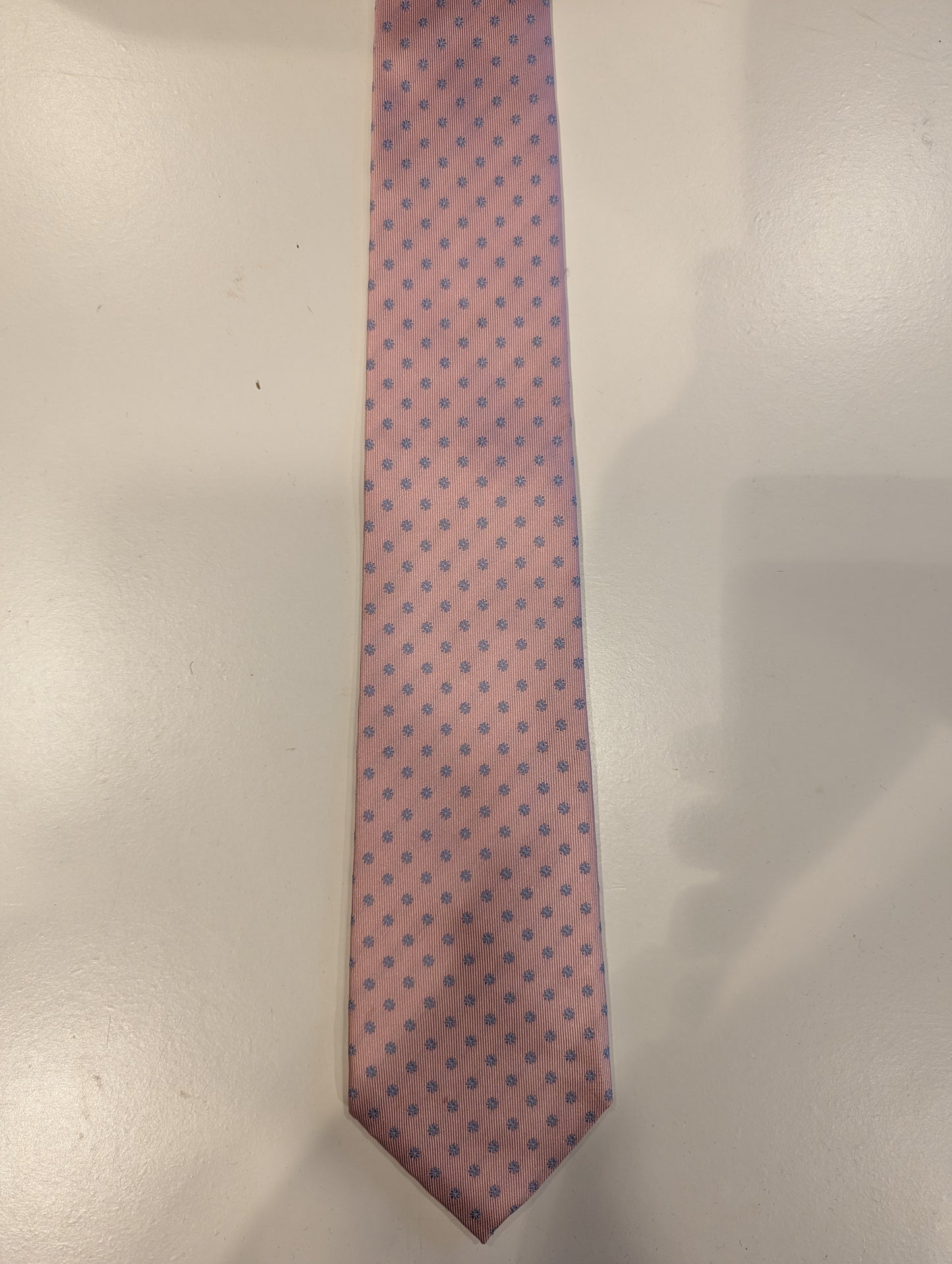 Tie per officiare. Motivo rosa.