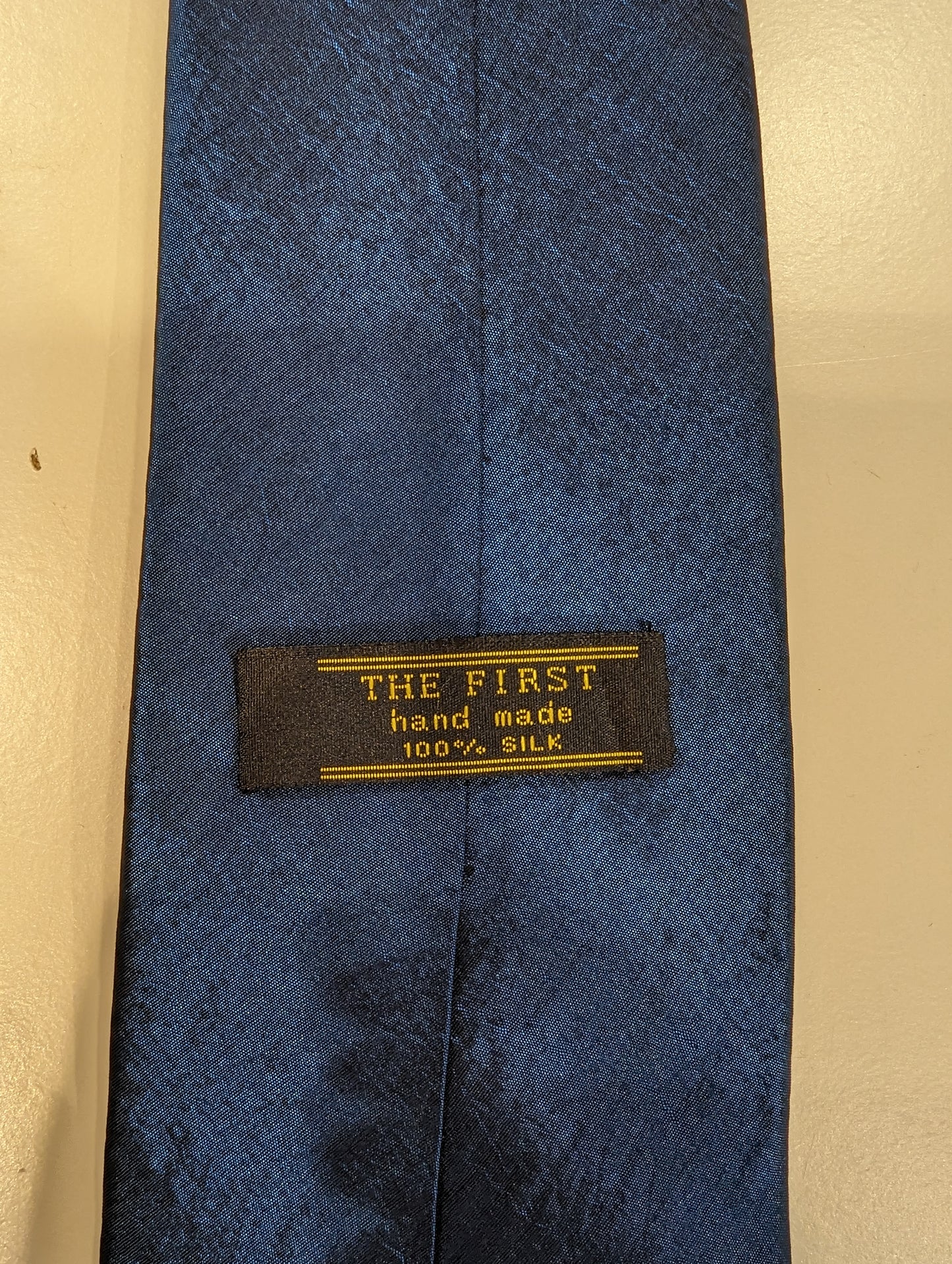 The First vintage metallic blauw zijde stropdas. Hand made.