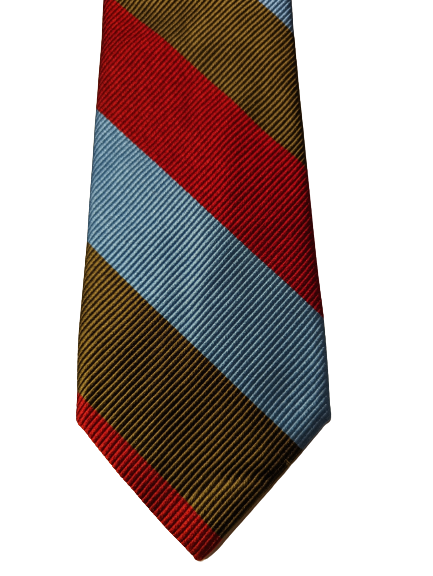 La main de Jay Pee est faite dans une cravate en soie de Como.