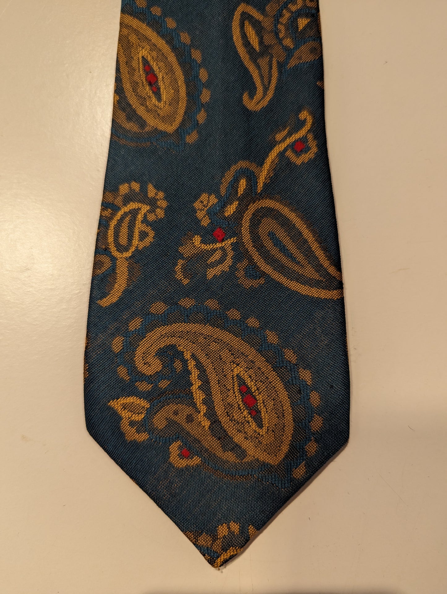 Safira Vintage polyester tie.
