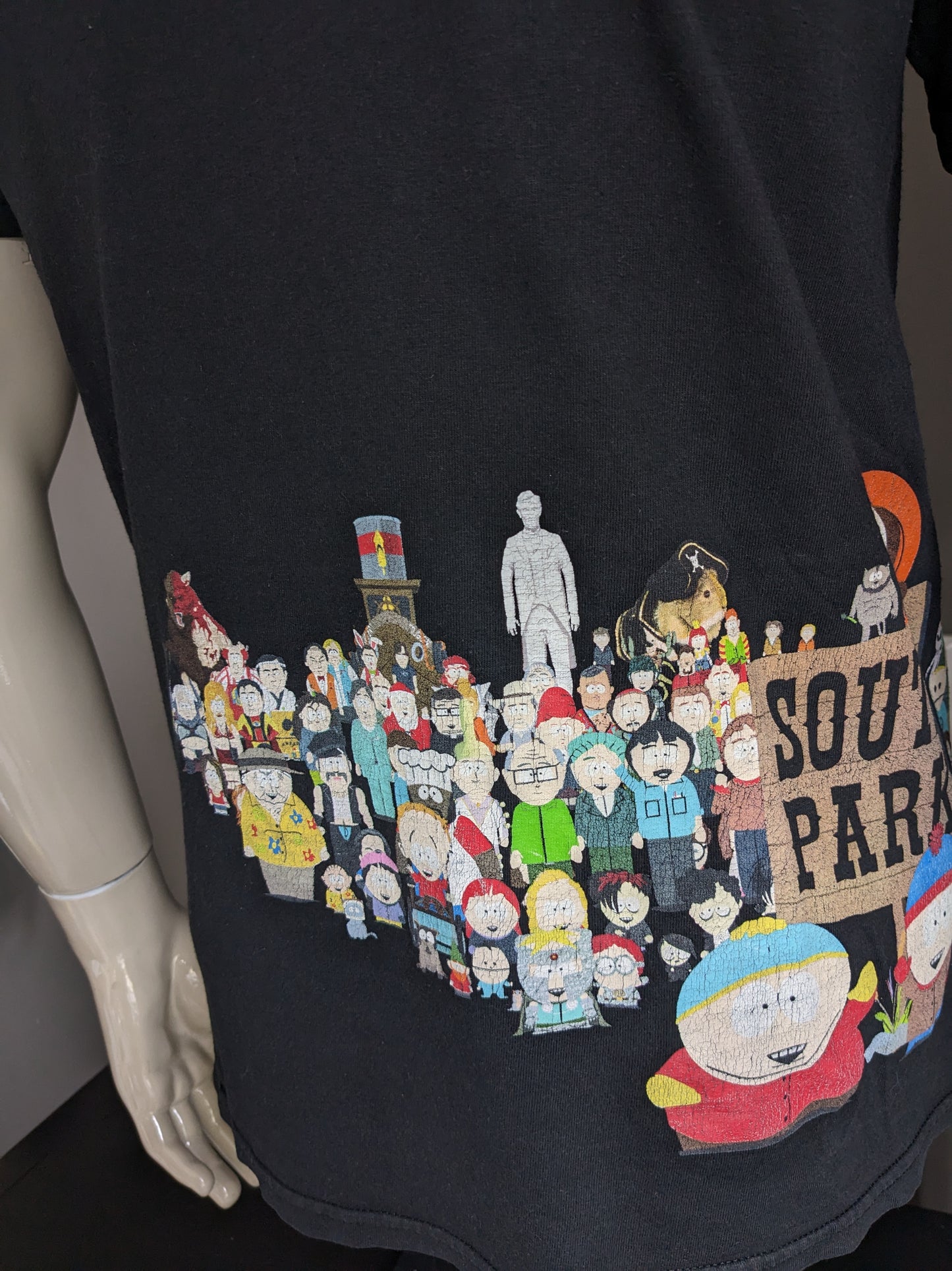 Maglietta Huf South Park. Nero con stampa colorata. Taglia M.