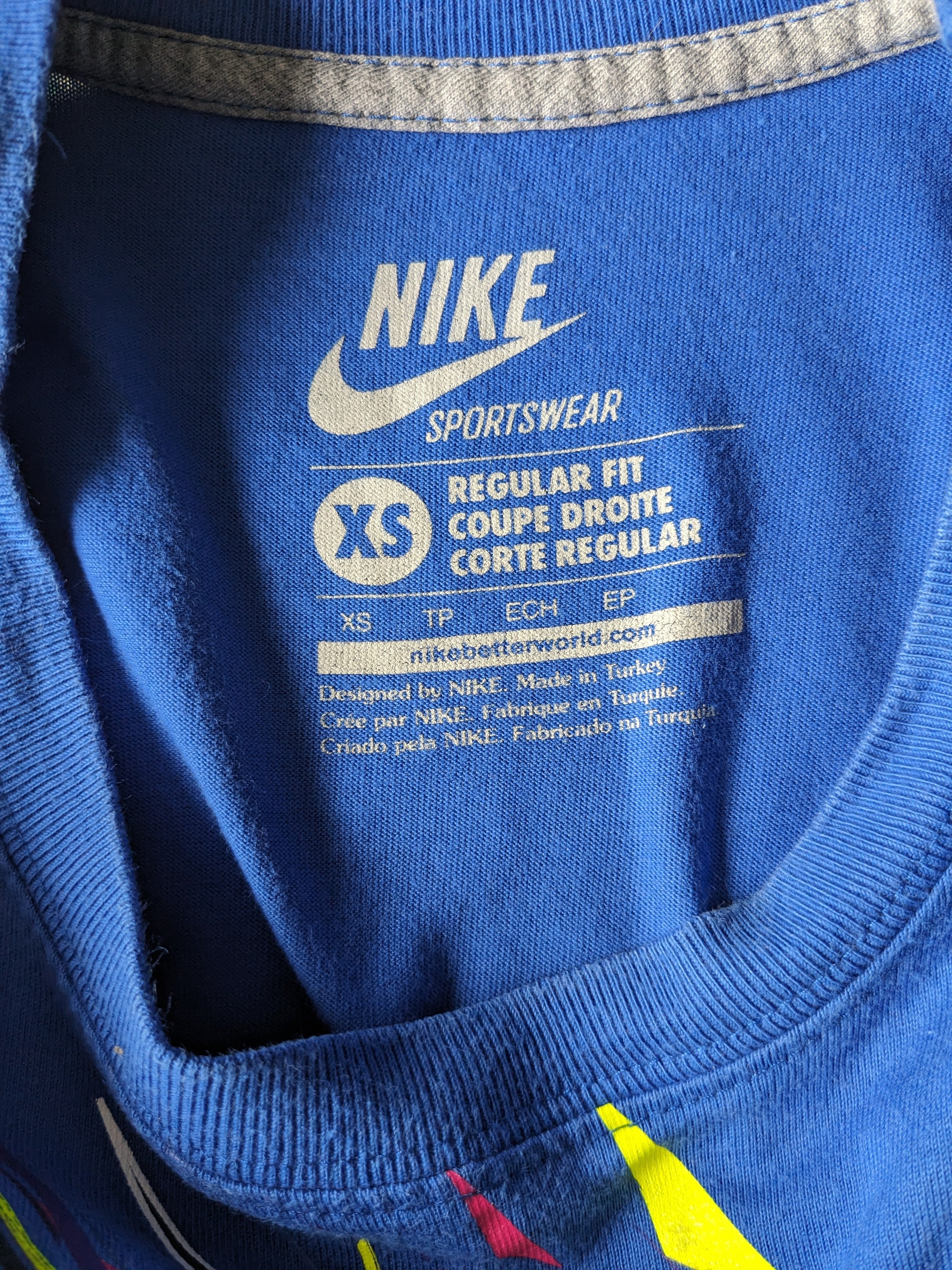 Nike Sportswear shirt. Blue with print. Size XS. EcoGents