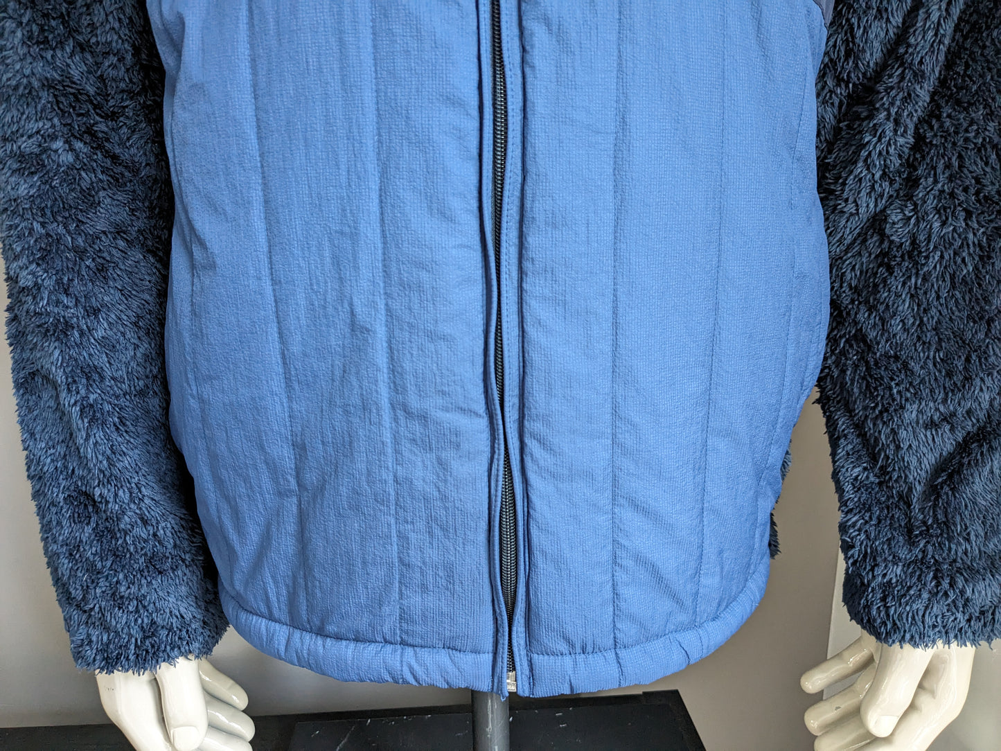 Veste / veste d'hiver doublée de Nautica. Couleur bleu foncé. Taille L.