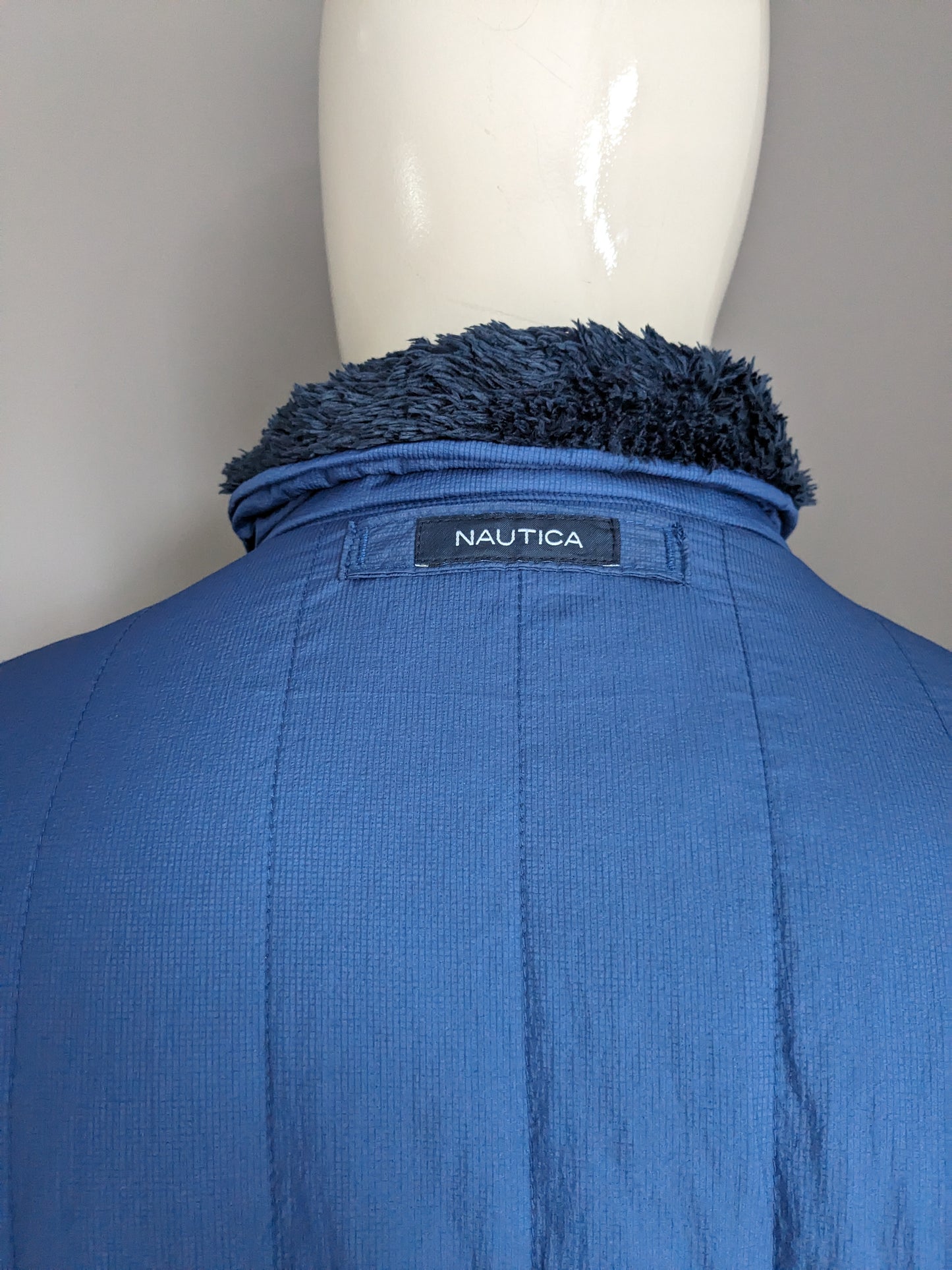Nautica forrada de chaqueta / chaqueta de invierno. Color azul oscuro. Talla L.