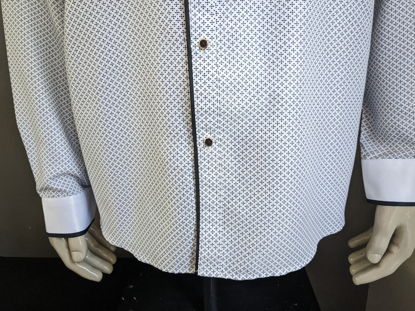 Brandless shirt. Black and white motif. Size 46 / 2XL / XXL.