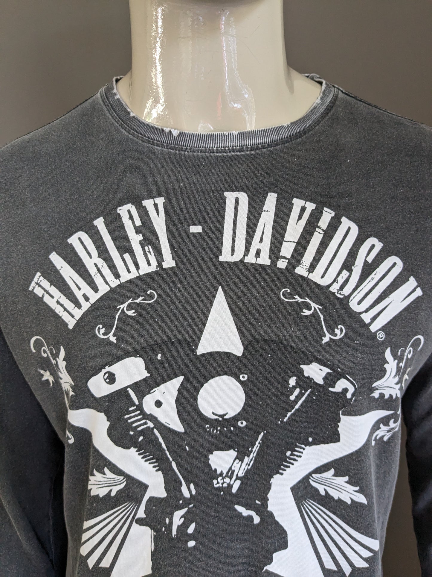 Harley Davidson Longsleeve. Gray white colored. Size L.