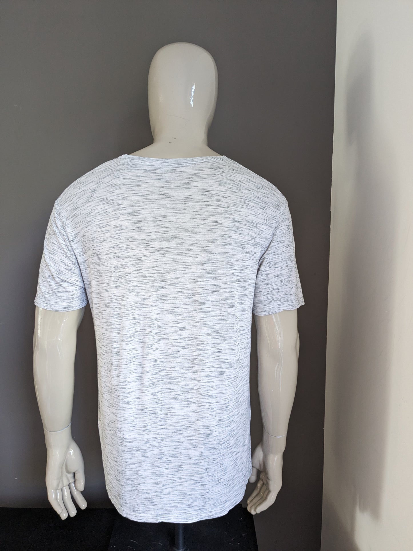 Ayacucho shirt. Gray mixed with print. Size L.