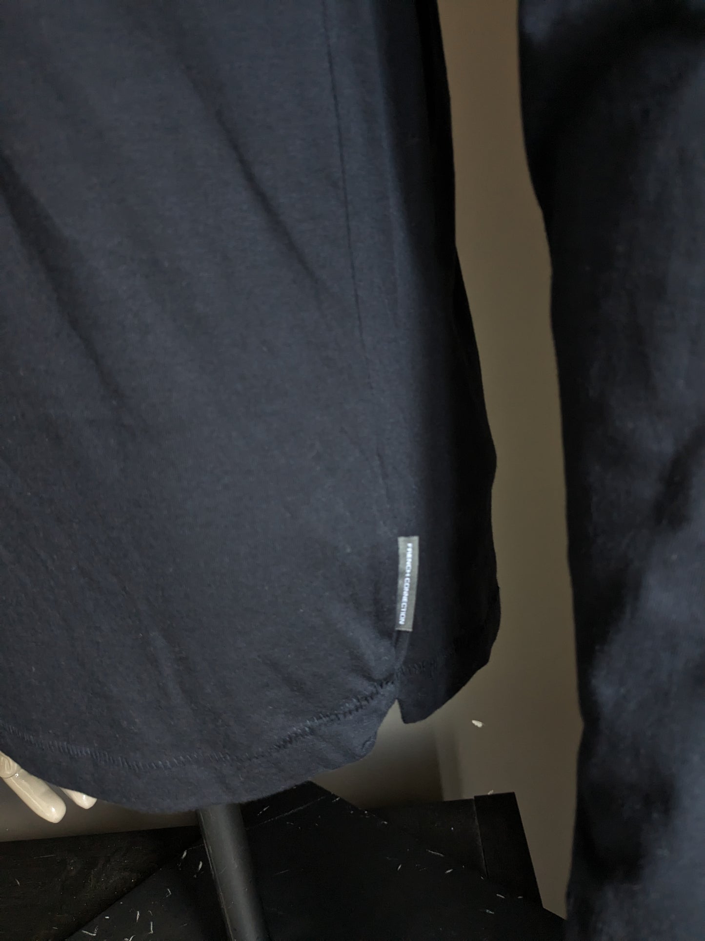 Conexión francesa Caperosa / manga larga con capucha. Color azul oscuro. Talla L.