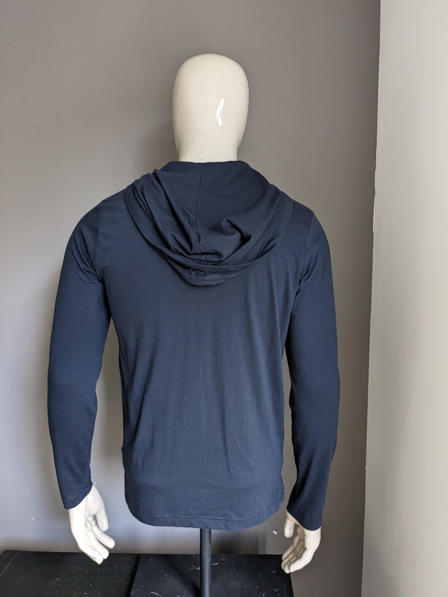Conexión francesa Caperosa / manga larga con capucha. Color azul oscuro. Talla L.