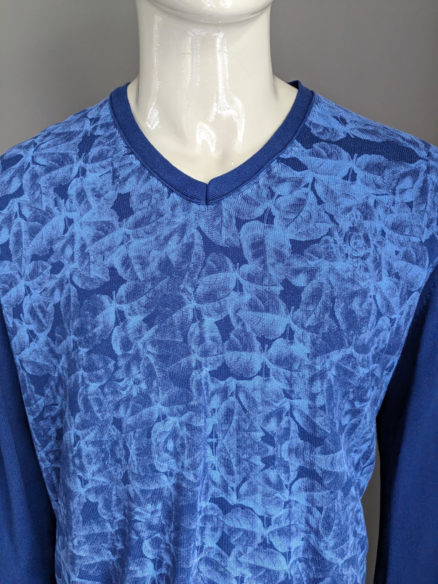 Brandless sweater. Blue leaf motif. Size XXL / 2XL.