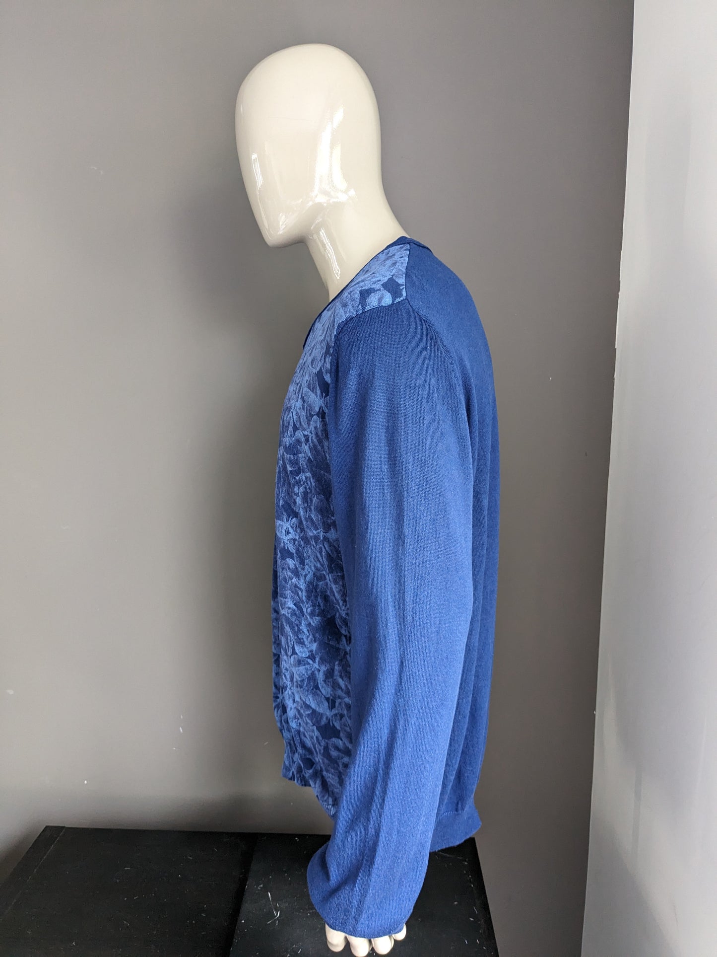 Suéter sin marca. Motivo de hoja azul. Tamaño XXL / 2XL.