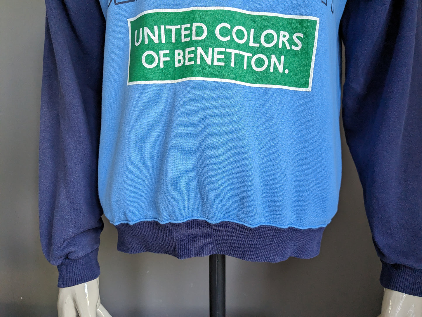 Uniek Vintage Benneton Formula Racing 1 trui. Blauw met opdruk. Maat M /L.