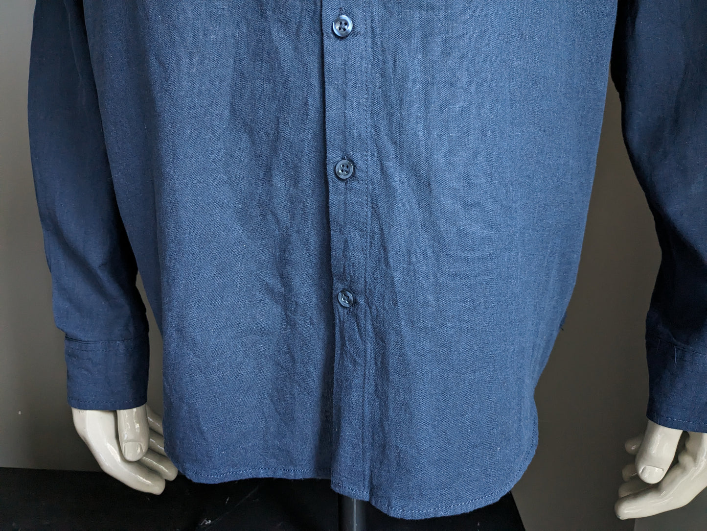 Camisa de lino azul. Color azul oscuro. Tamaño 2xl / xxl. 55% de lino.