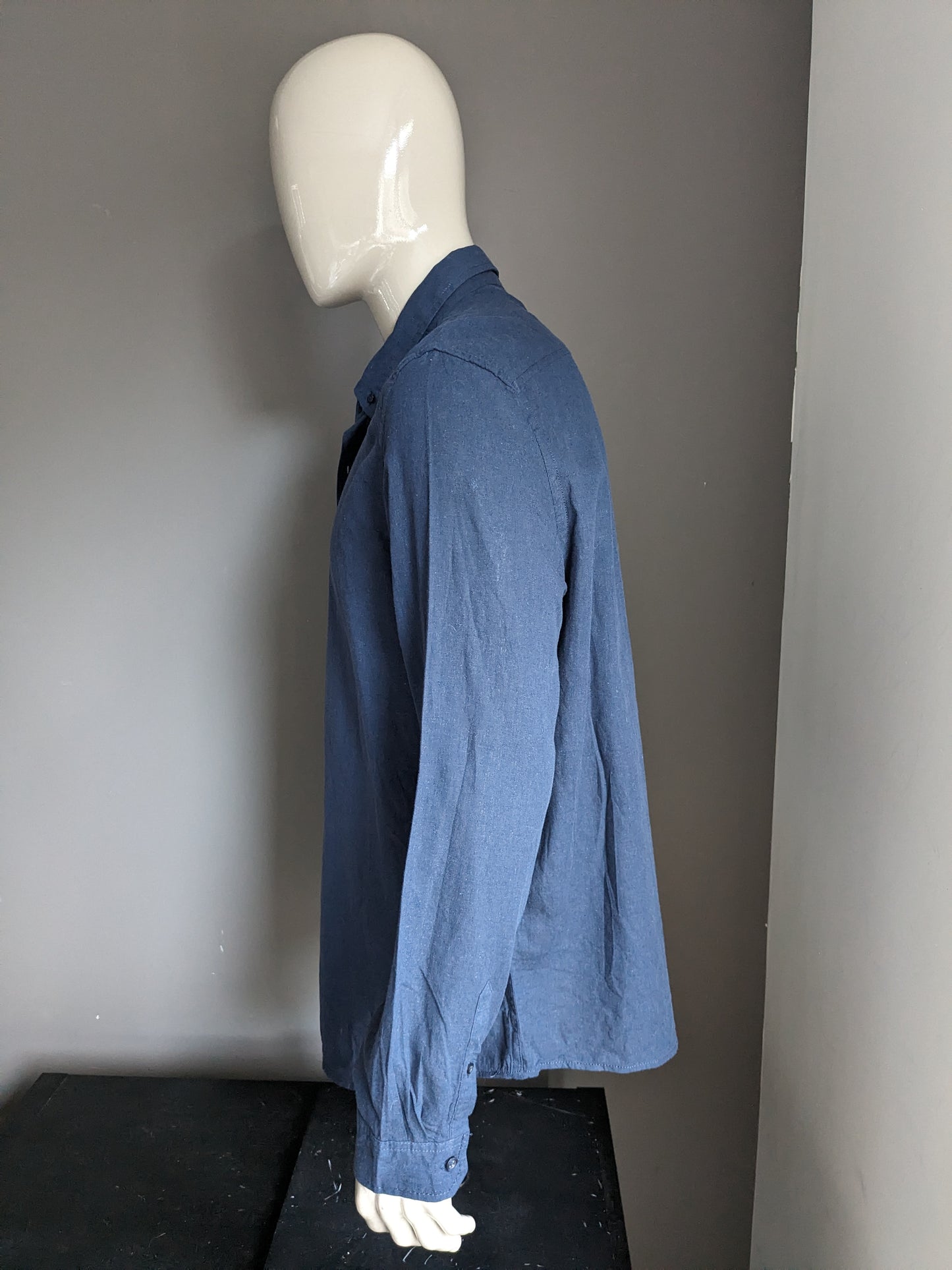 Blue linen shirt. Dark blue colored. Size 2XL / XXL. 55% linen.