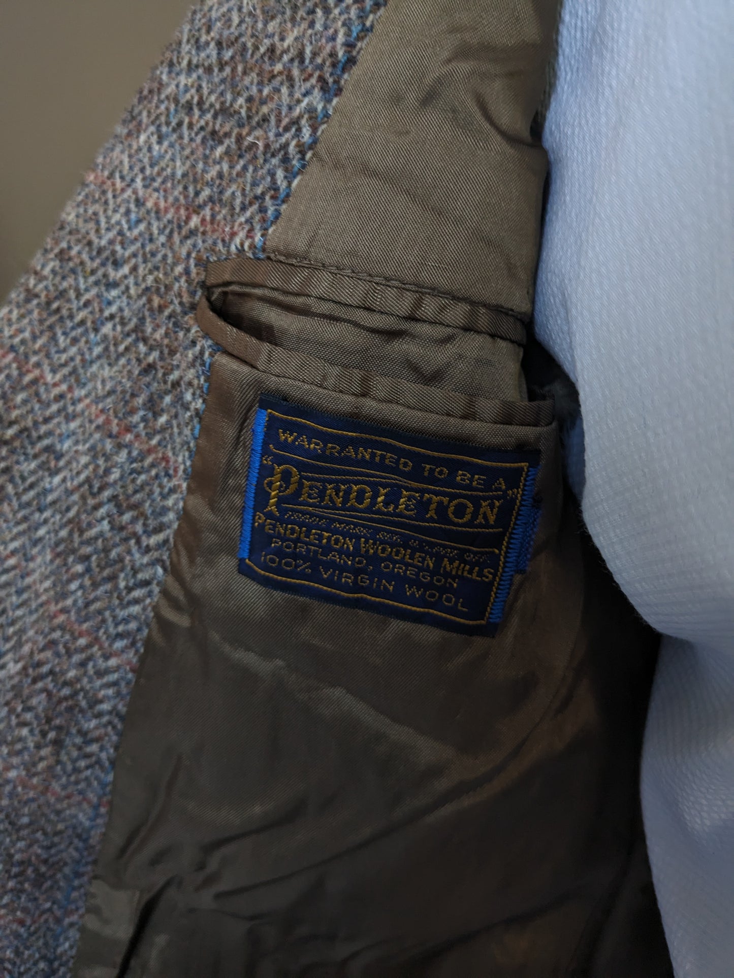 Pendleton woolen jacket. Brown herringbone motif with red blue stripe. Size 50 / M.