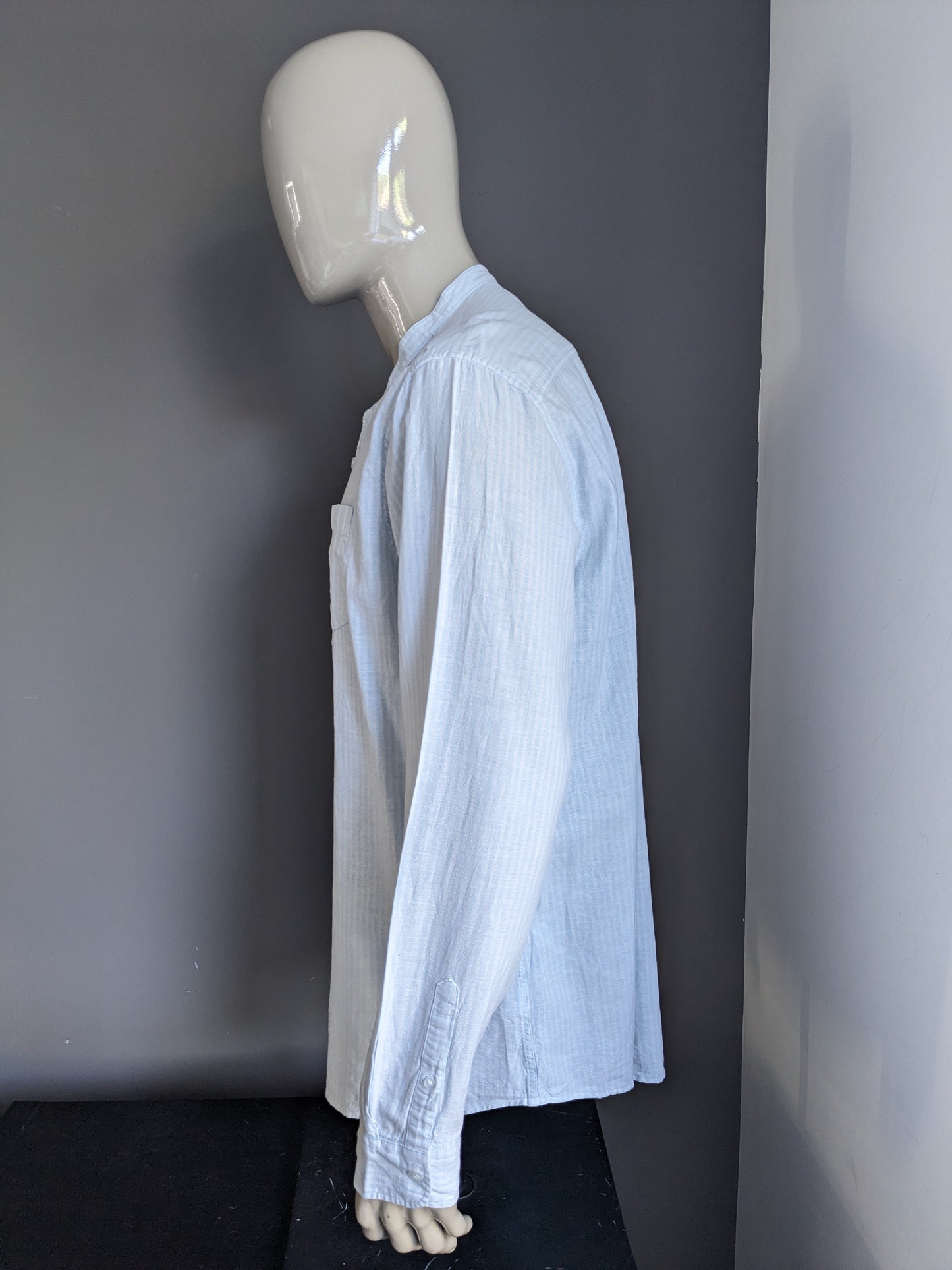 F & F -Leinenhemd mit kurzem Kragen. Blau weiß gestreift. Größe xxl / 2xl.