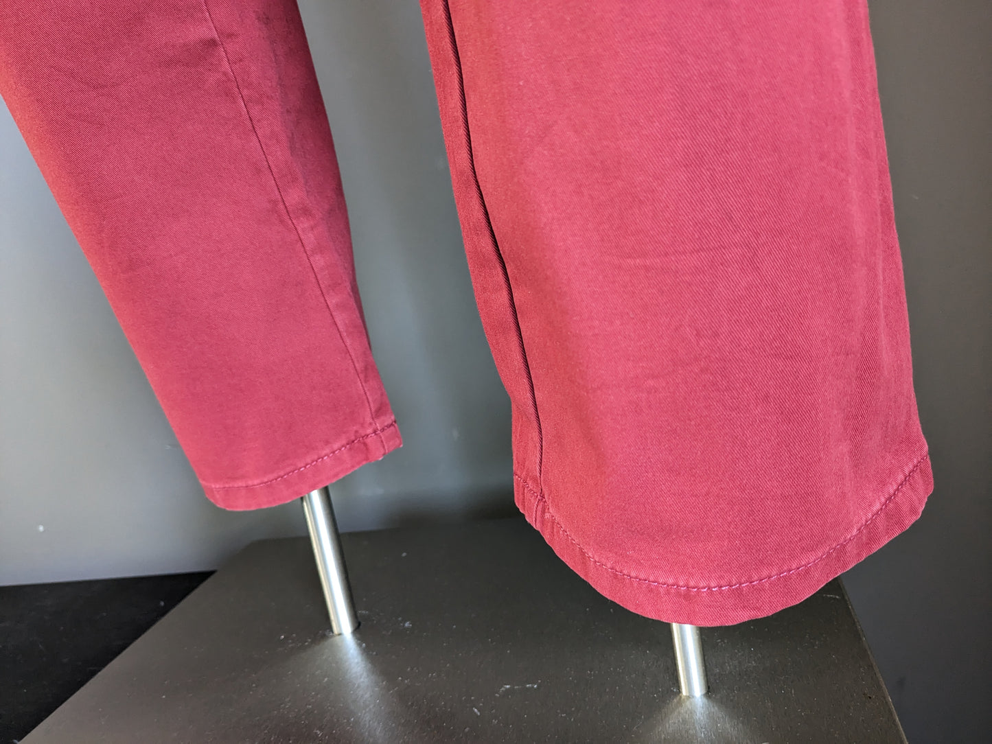 Meyer broek / pantalon. Rood gekleurd. Maat 27 (54 / L). Modern Comfort.