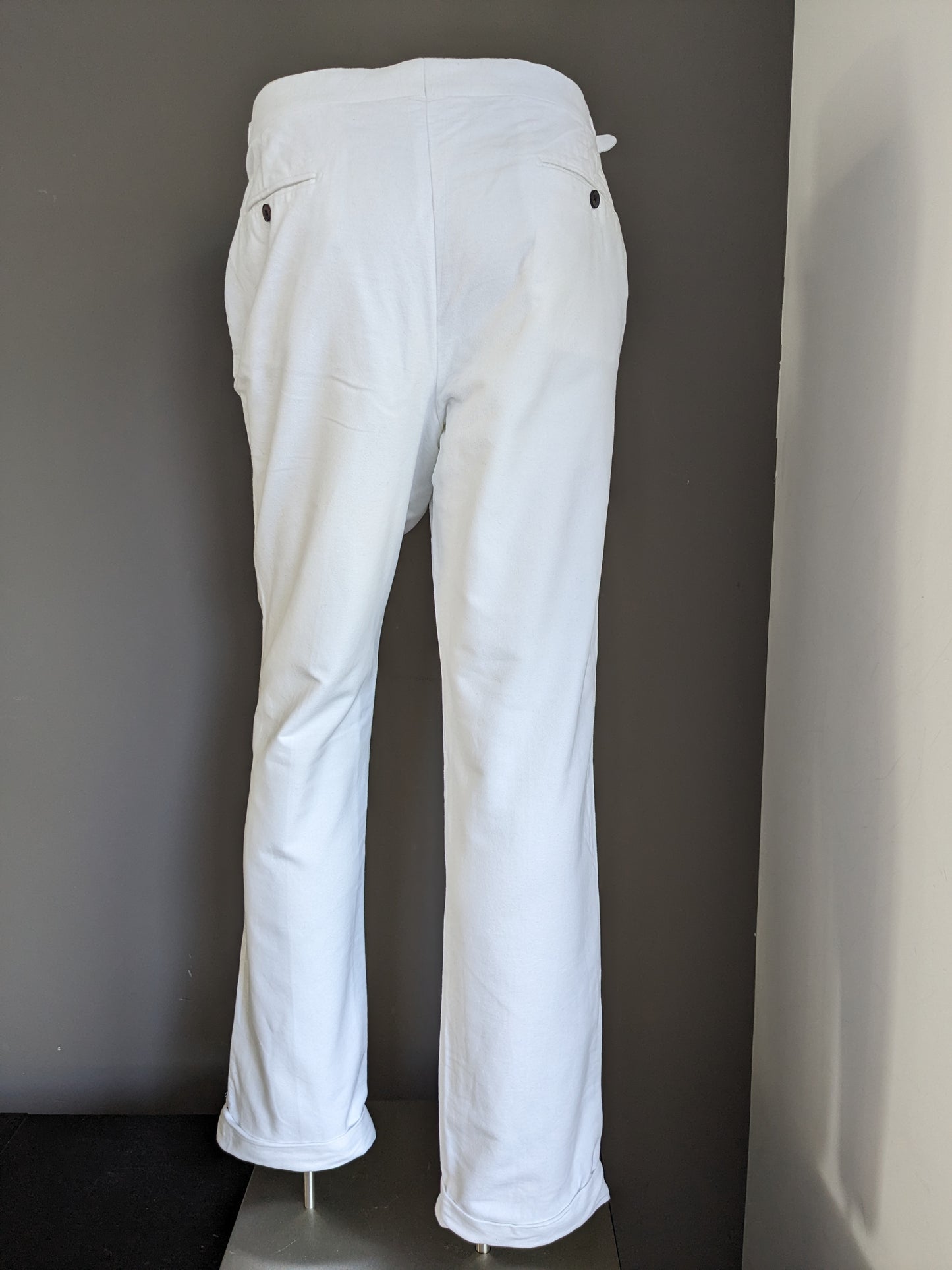 Pantaloni con risvolto di Suit Supply e applicazioni su reggicalze. Di colore bianco. Taglia 27 (54/L)