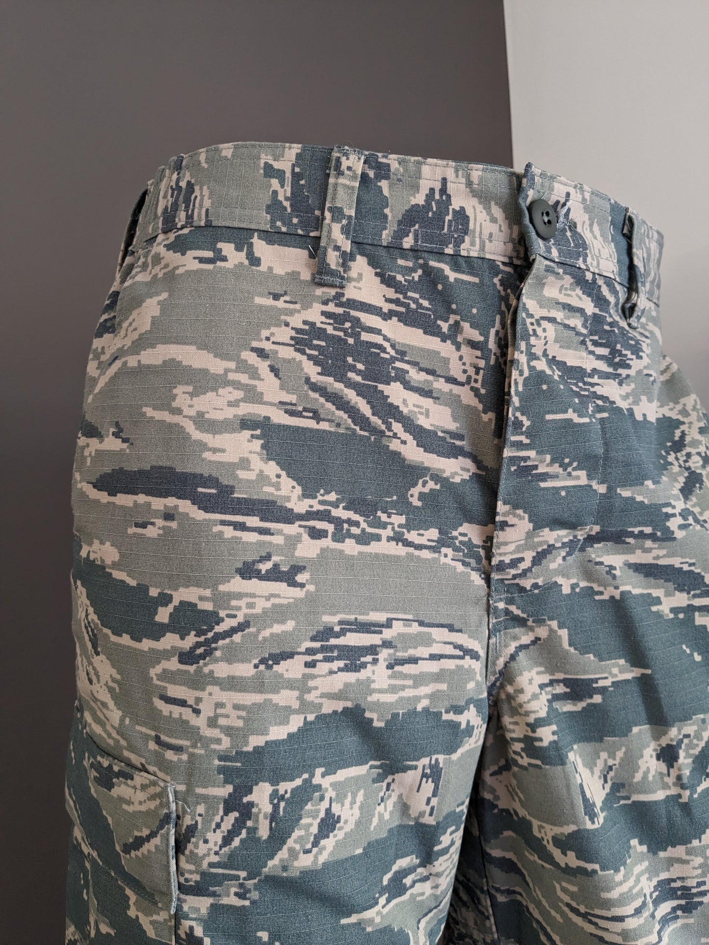 Army / Leger look Cargo broek. Groen Bruine print. Elastische taille. Maat M.