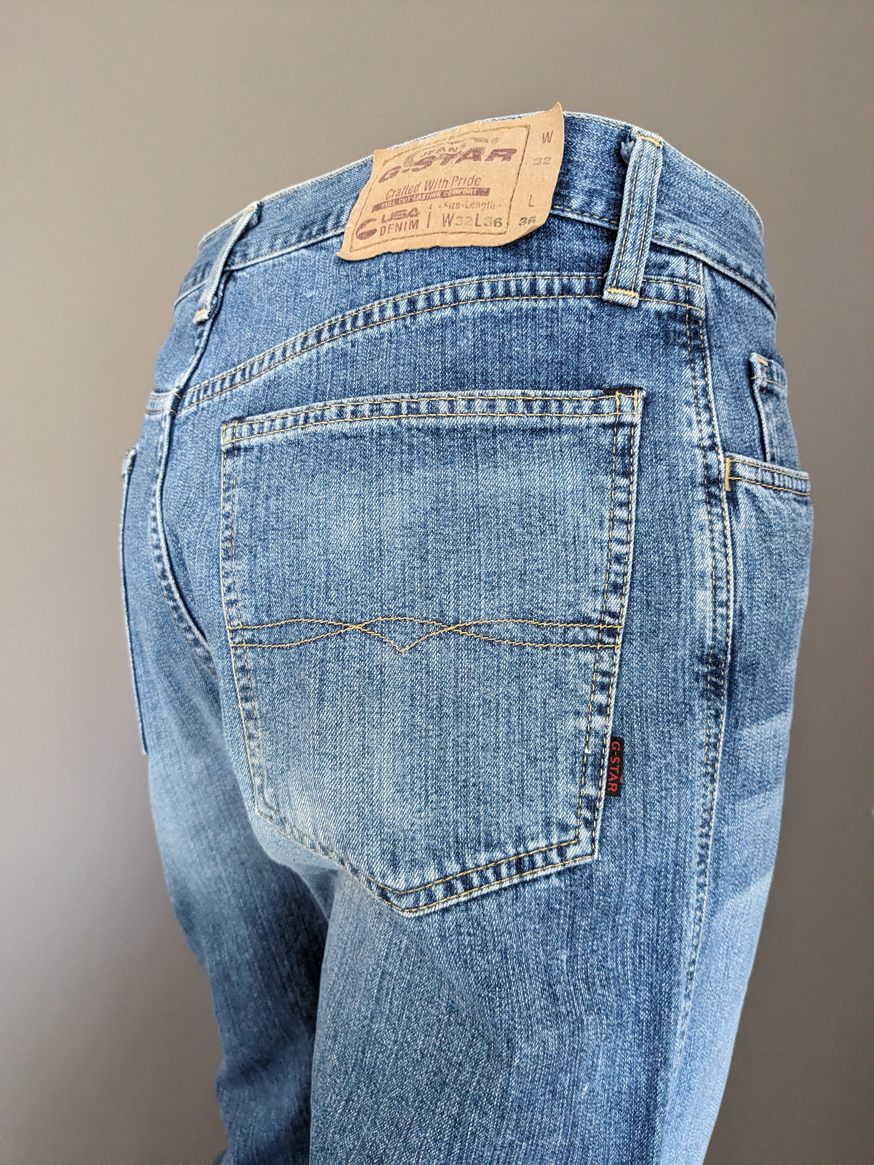 Levi pipes jeans outlet