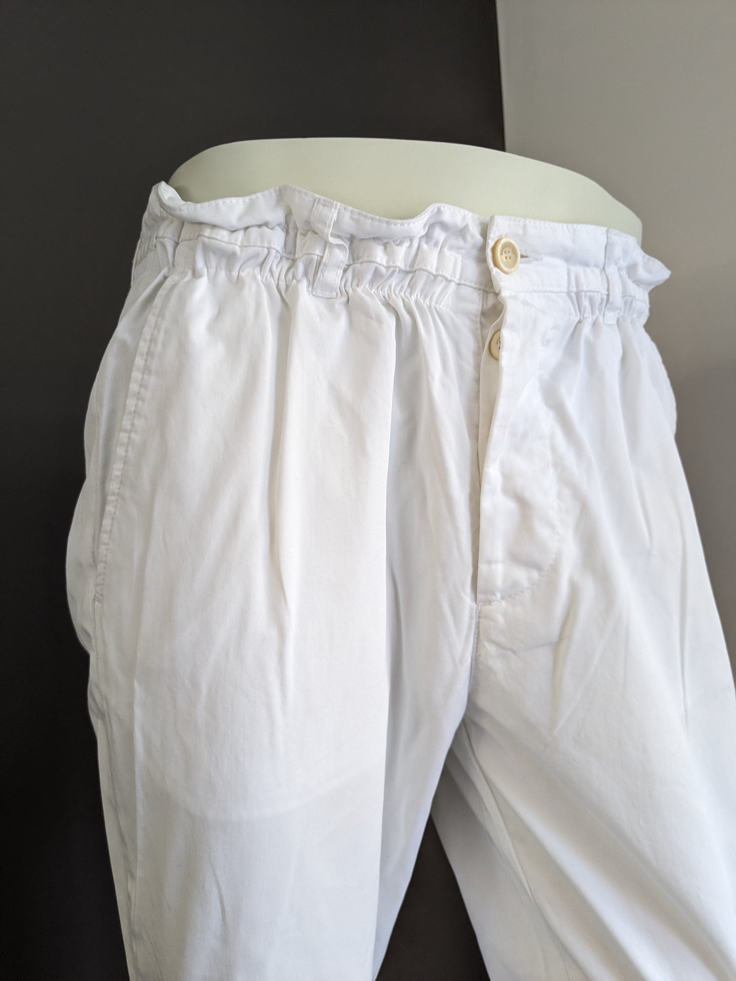 Dsquared2 trousers with elastic waistband. Colored white. Size 48 / M.