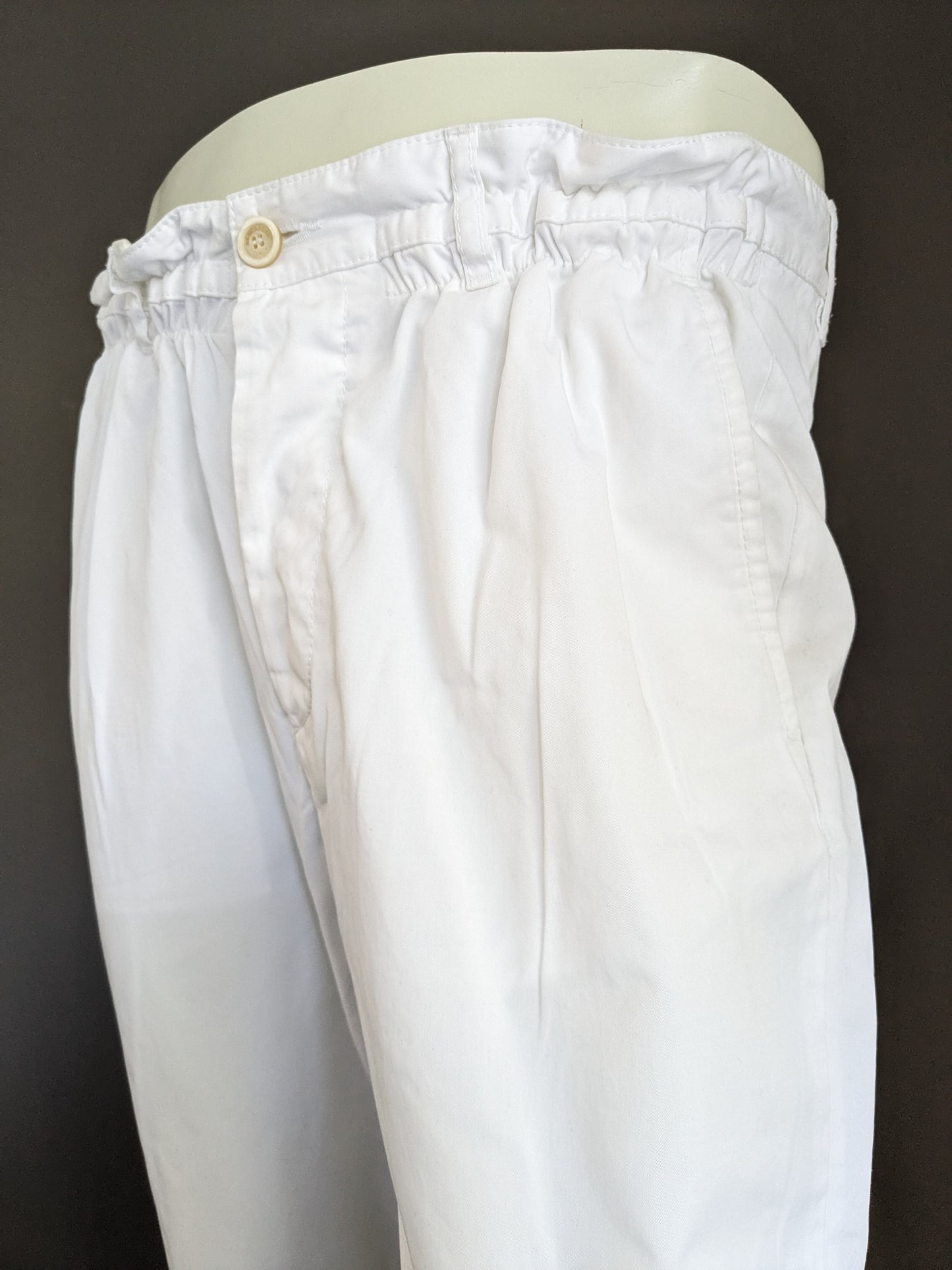 Hose von Dsquared2 mit elastischem Bund. Weiß gefärbt. Größe 48 / M.
