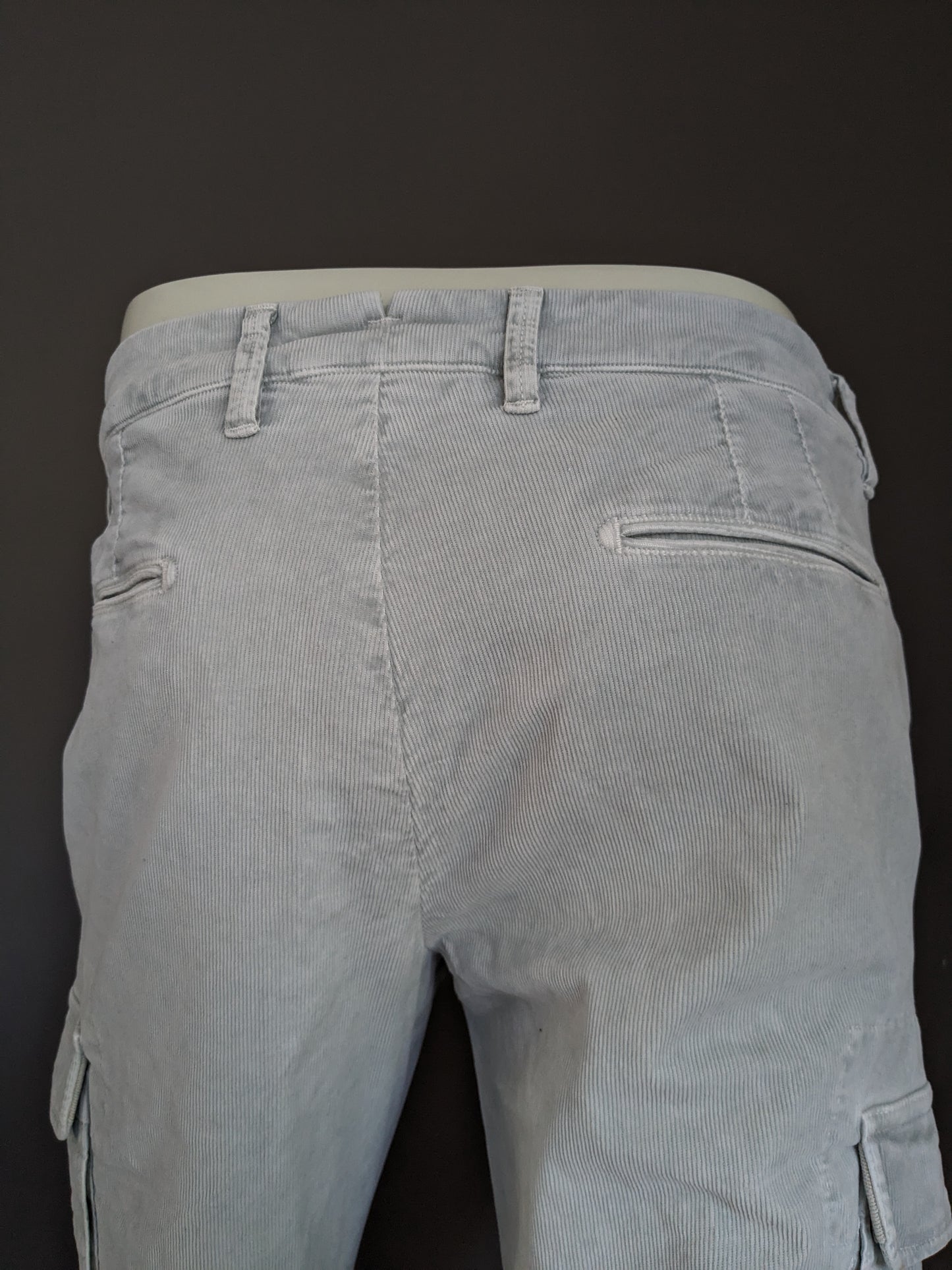 Pantaloni cargo Artu Napoli in costina. Colore grigio chiaro. Taglia W31 - L30. Stirata.