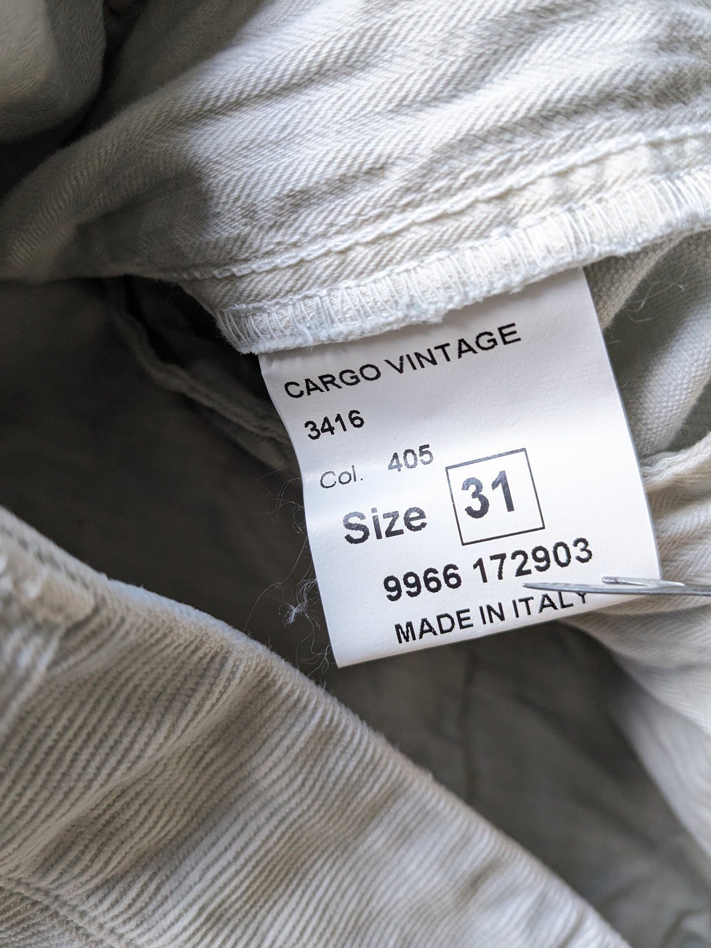 Pantaloni cargo Artu Napoli in costina. Colore grigio chiaro. Taglia W31 - L30. Stirata.