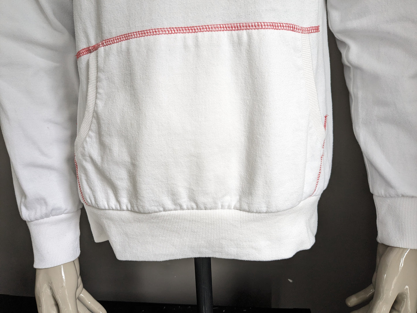 Camisa con capucha wilson. Blanco - rojo. Tamaño m.