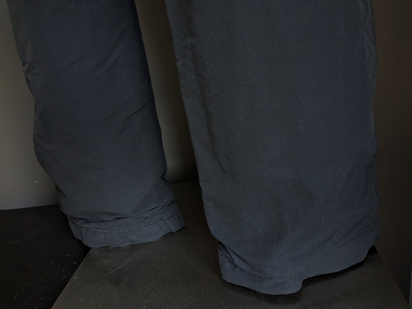 Pantaloni da esterno Tenson. Fodera morbida e calda. Di colore nero. Taglia 54/L.