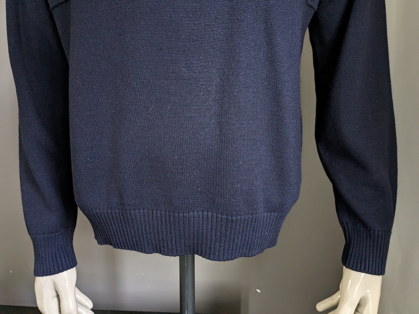 Vintage bexleys merino wool sweater. Dark blue gray red colored. Size L.