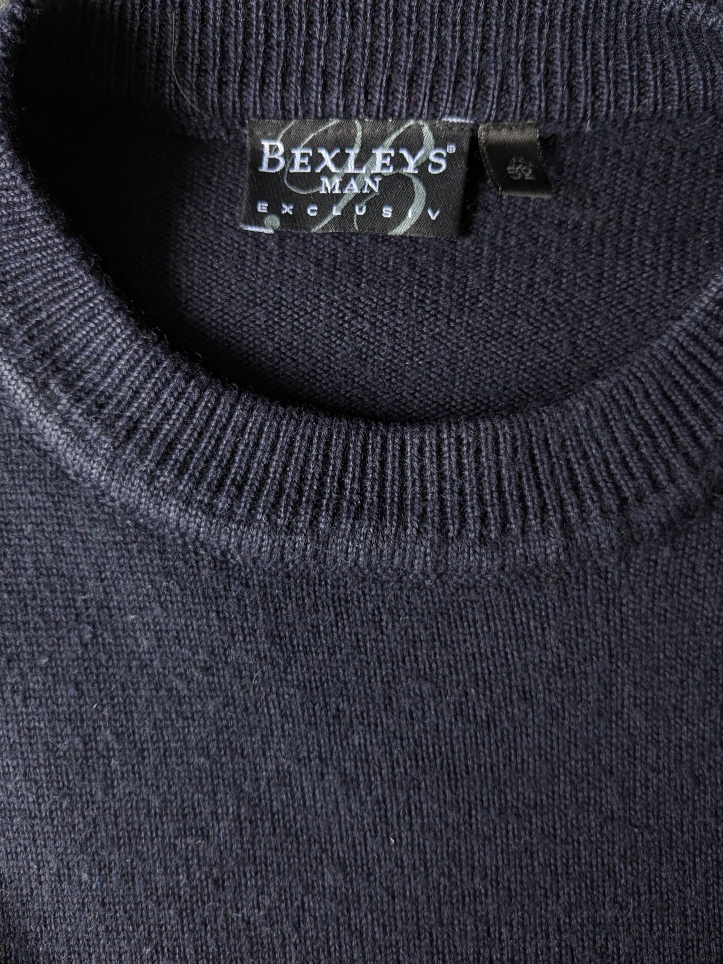 Vintage Bexleys Merino Wollpullover. Dunkelblau grau rot gefärbt. Größe L.