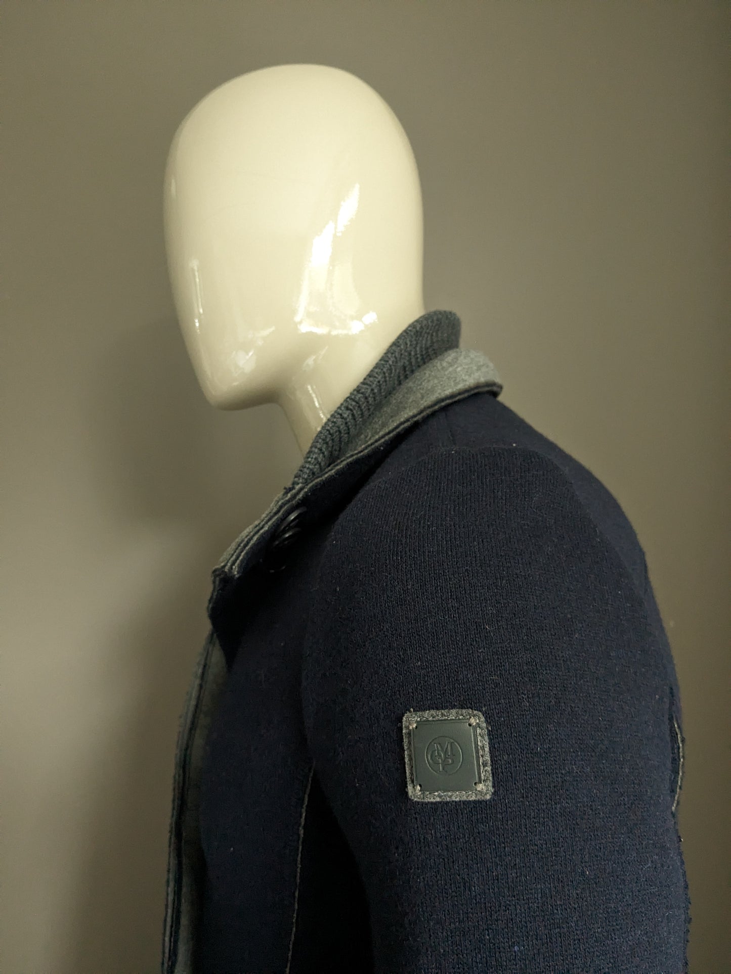 Lana di mezza lunghezza di Marc O'Polo tra la giacca con bottoni. Colorato blu scuro. Taglia 50 / M.