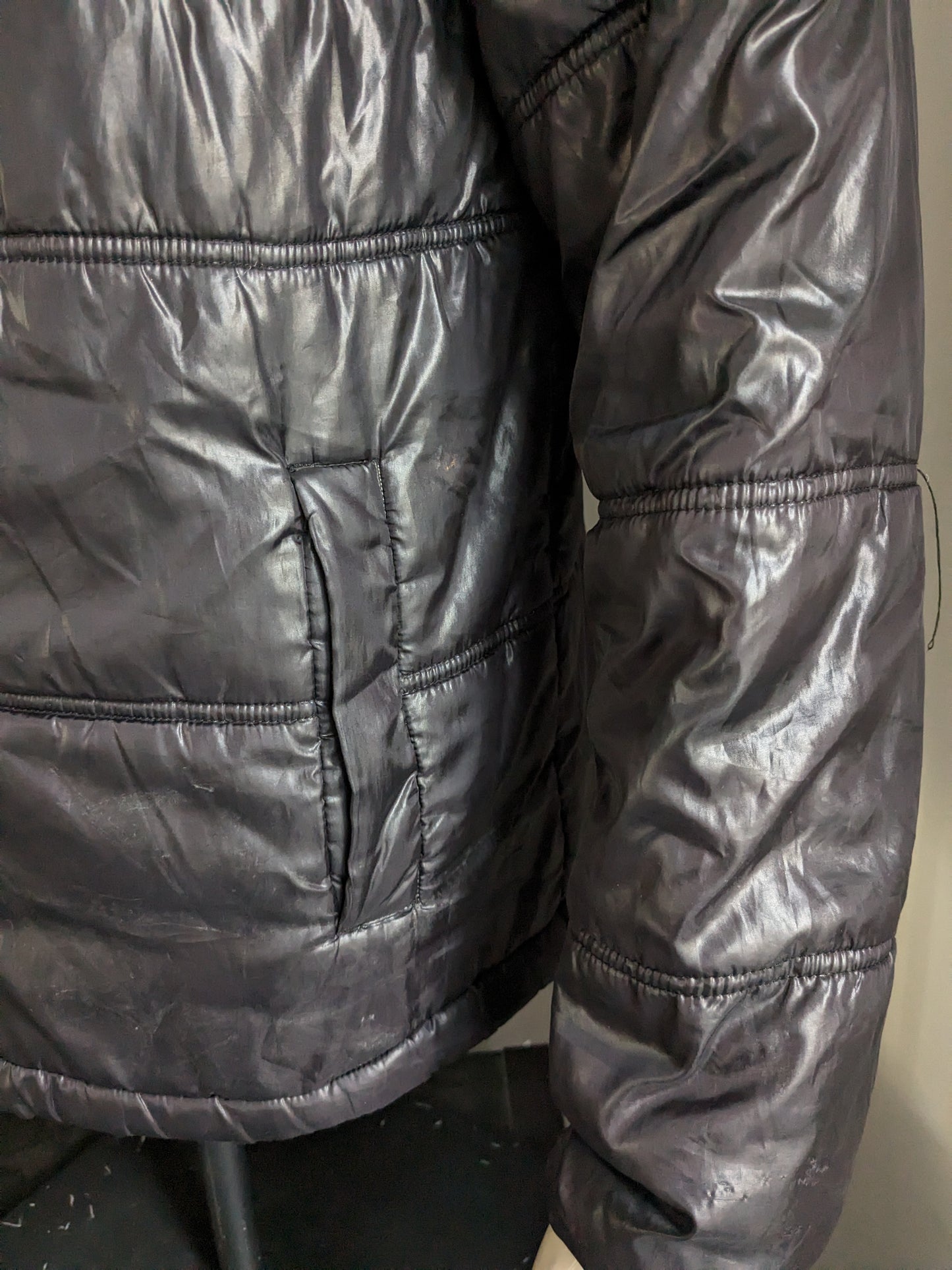 Le Coq Sportif Chaqueta de invierno acolchada con capucha del departamento. Color negro de color gris. Talla M.