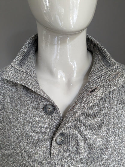 M&S Herrenpullover mit Knöpfen. Beigebraun gemischt. Größe L.
