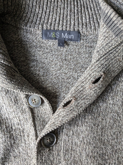M&S Herrenpullover mit Knöpfen. Beigebraun gemischt. Größe L.