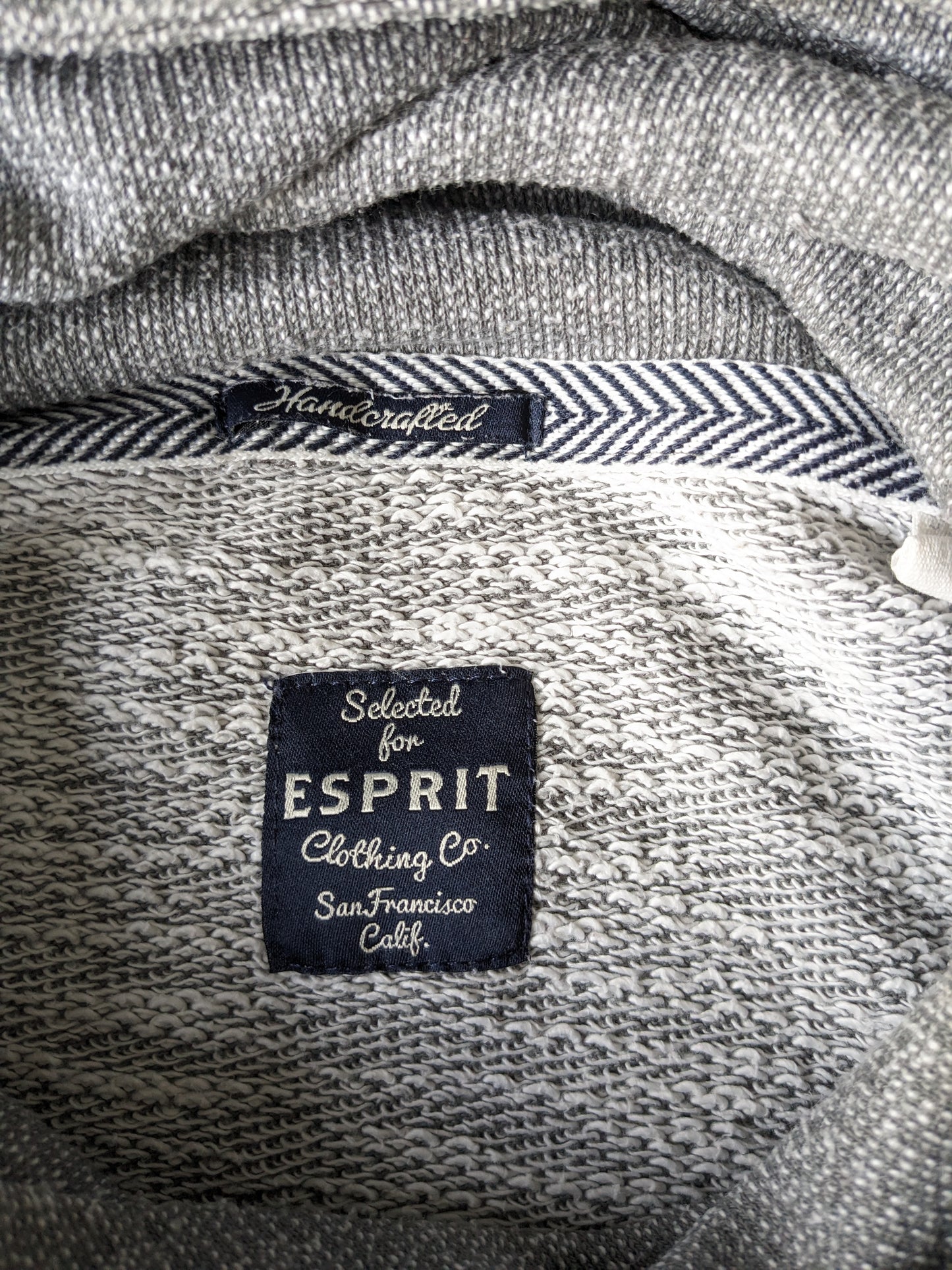 Maglione Esprit con dolcevita sportiva. Bianco grigio miscelato. Taglia L.