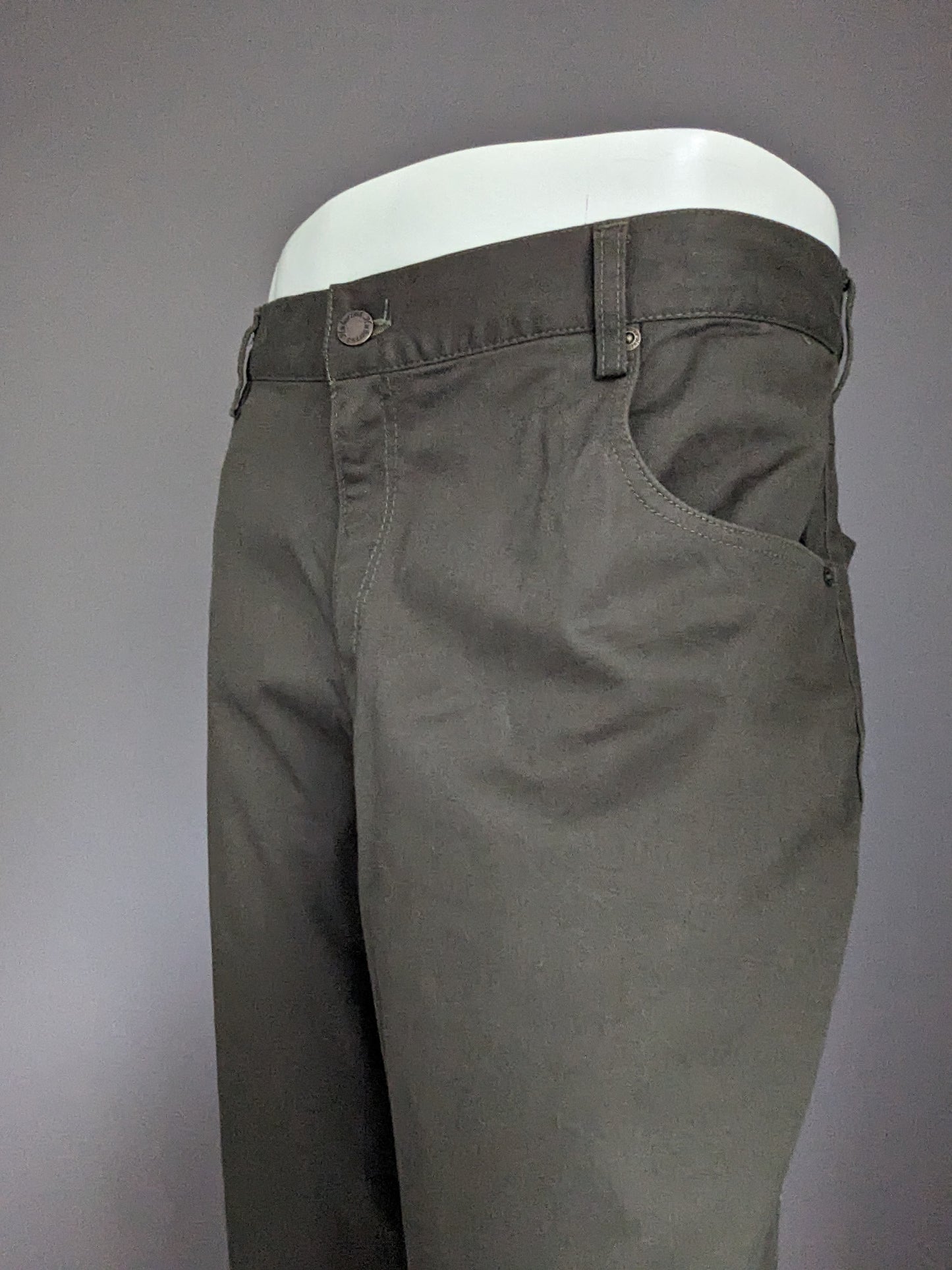 Hubertus Hunting Broek with a pocket side. Dark green colored. Size 29 (58 / XL-2XL)