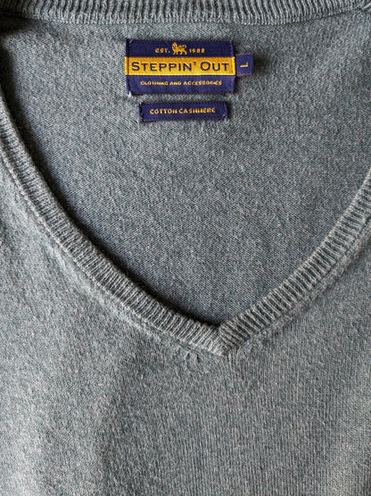 Steppin Out Baumwoll-Kaschmirpullover mit V-Ausschnitt. Grün gemischt. Größe L.