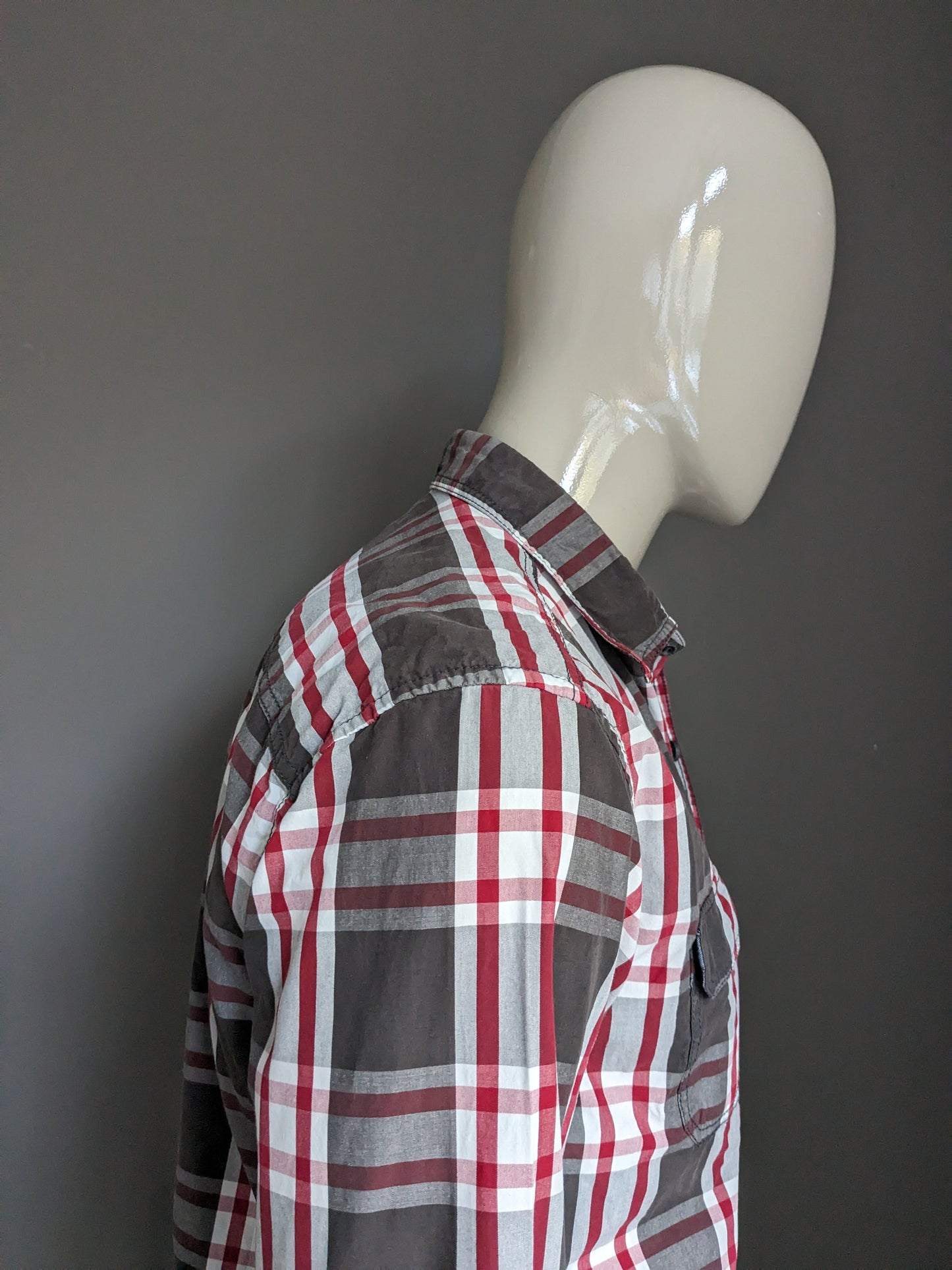 s.Oliver shirt. Brown red white checkered. Size L. Slim Fit.